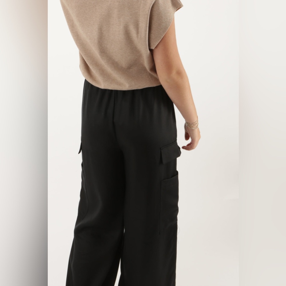 Z SUPPLY Black Wide Leg Pants Medium Cargo Travel Pants Elastic Waist Tencel NWT - Picture 4 of 8